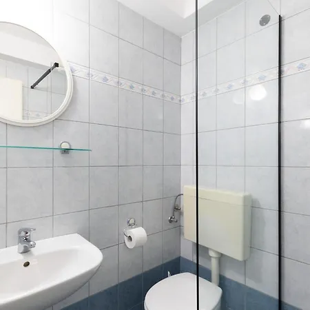 Stunning In Apartamento Baška Voda